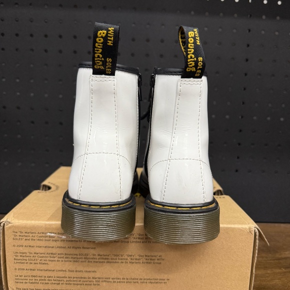 Used W/ Box! Youth’s DR. MARTENS 1460 Patent White Leather Lamper Boots - Picture 4 of 5